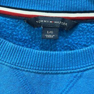 TOMMY HILFIGER, Women’s Crewneck, Ocean Blue White Sleeve Stripes, Size Large